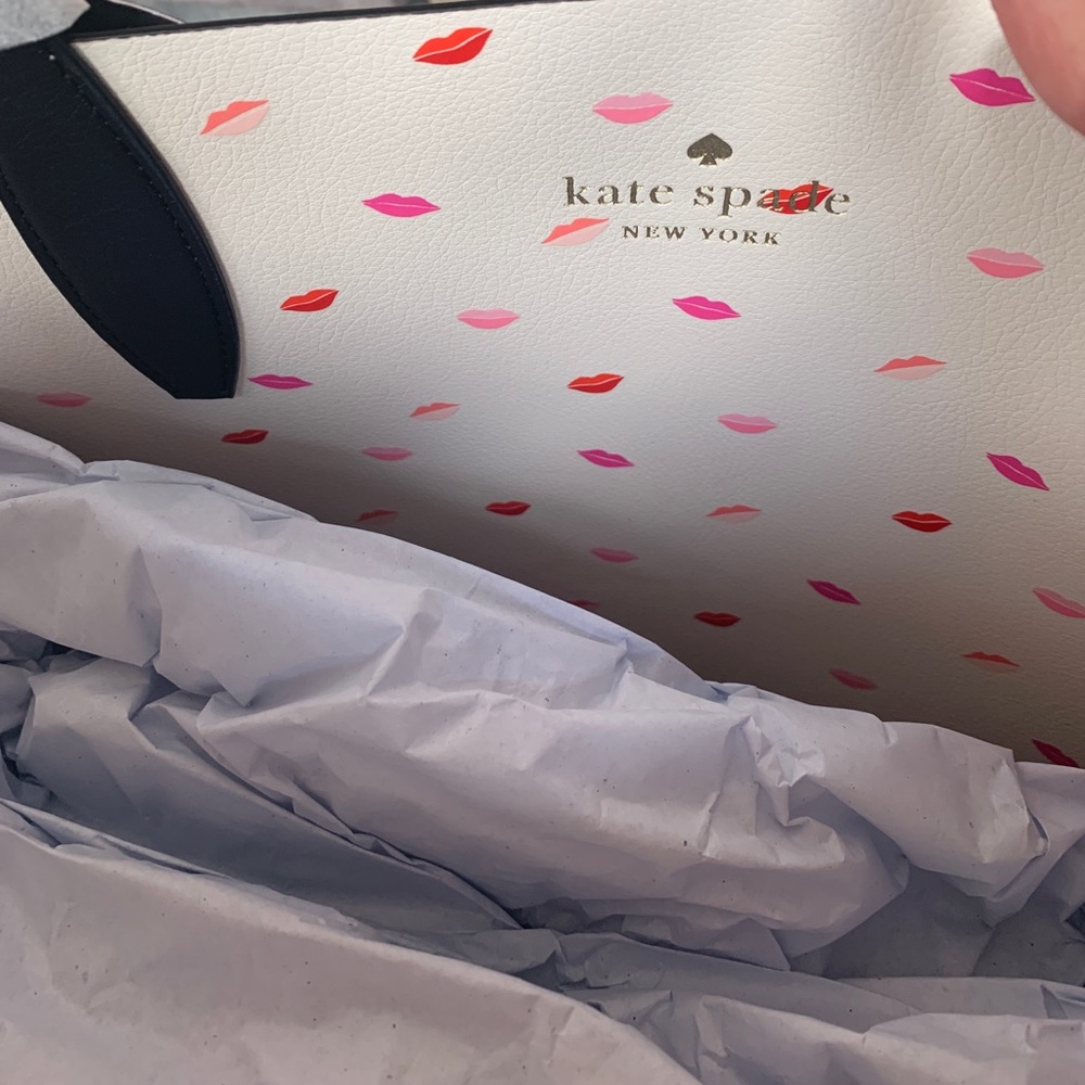 Authentic Kate spade Disney reversib tote/wristlet - Picture 14 of 16